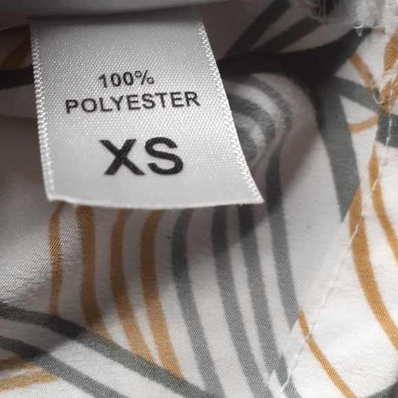 Manuhealii Leihulu print cold shoulder tie blouse - Picture 3 of 6